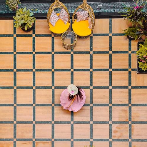 Ein Garten an der Unterkunft The Summer House, Pachmarhi - AM Hotel Kollection