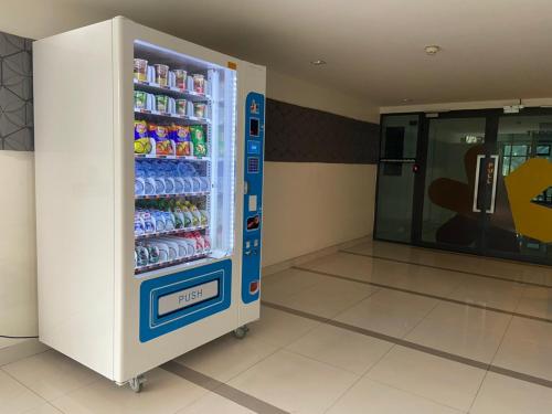 a drink vending machine in a store at Teddy@Thammasart in Pathum Thani
