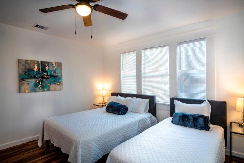a bedroom with two beds and a ceiling fan at Downtown View Cozy 2BR1BA Home Sleeps 8 in San Antonio
