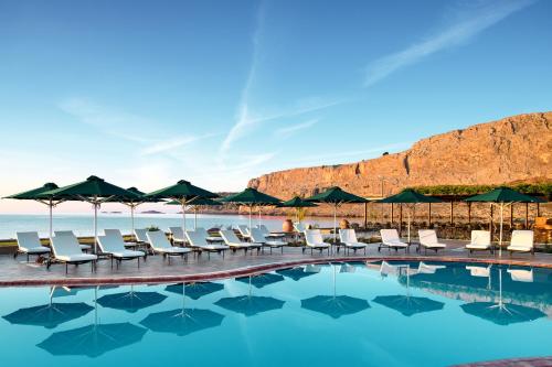 
בריכת השחייה שנמצאת ב-Mitsis Lindos Memories Resort & Spa או באזור
