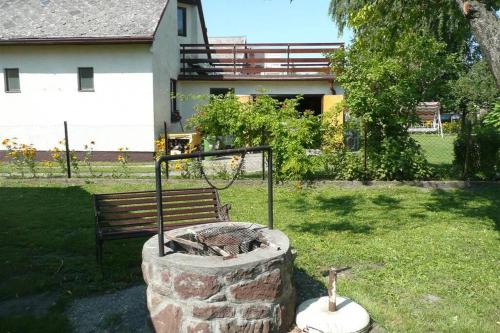 Taman di luar Csalogány Villa Balatonboglár