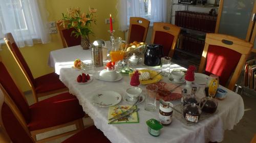 Comida en la habitación en casa particular o alrededores