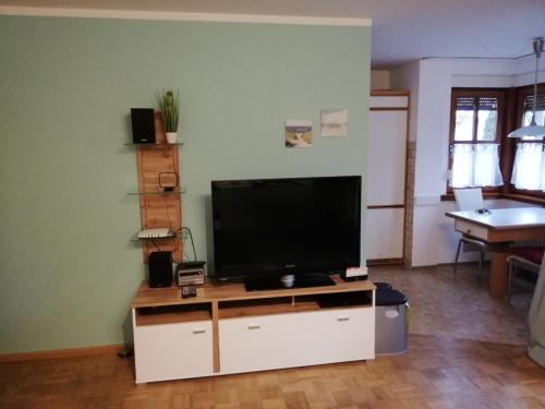 Μια τηλεόραση ή/και κέντρο ψυχαγωγίας στο Appartements am Park