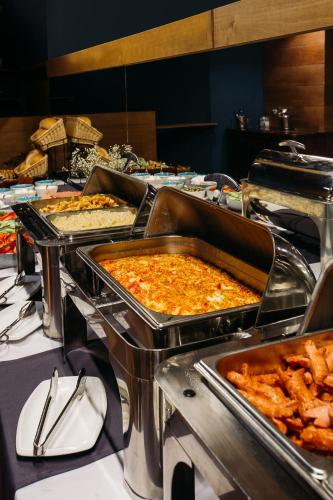 Comida en o cerca de este hotel