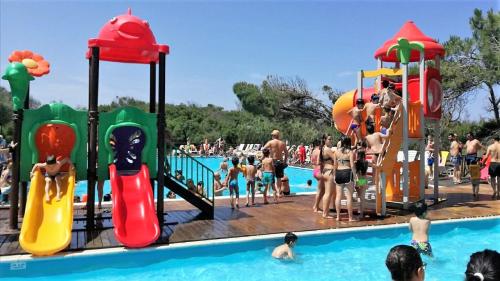 a group of people in a pool at a water park at Camping Bella Sardinia in S'archittu Cuglieri