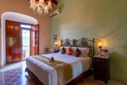 Giường trong phòng chung tại Hotel Boutique Casa Don Gustavo, Campeche