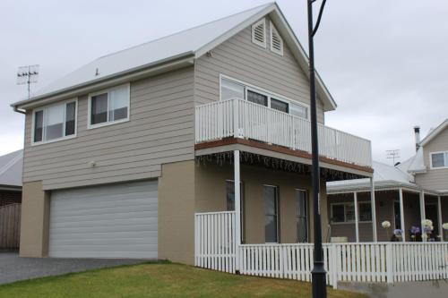 Gallery image of Red Waratah in Berry