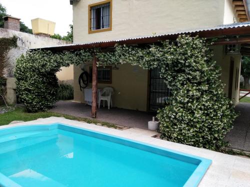 Piscina a Cabañas Cumelen o a prop