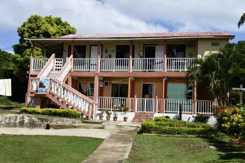 a large house with a porch and a balcony at Posada Sweet Anashly in Providencia