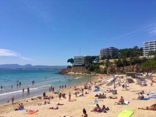 Apartment in Salou next to the beach for families,WIFI