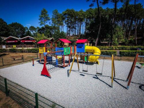 Children's play area sa vsp arbousiers B07