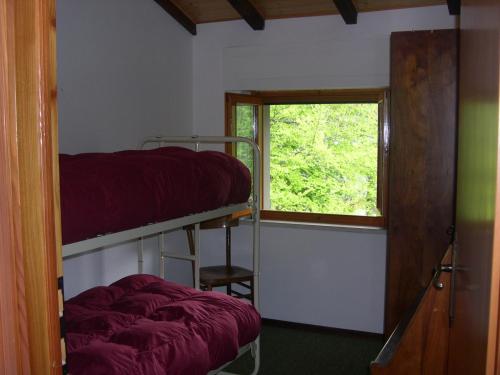a room with two bunk beds and a window at Mansarda in montagna in Abetone