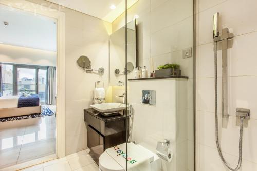 Ванная комната в Staycae Holiday Homes - Majestine
