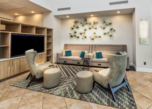Holiday Inn Hotel & Suites Memphis-Wolfchase Galleria, an IHG Hotel Image