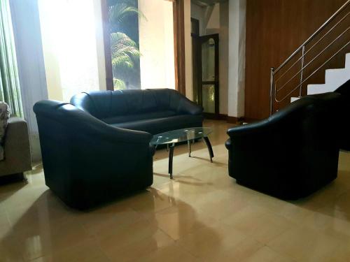 a living room with two couches and a coffee table at Mount View Inn in Kandy