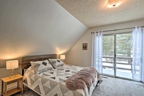 A bed or beds in a room at Peaceful and Upscale Ski Cabin 11 Mi to Heavenly!