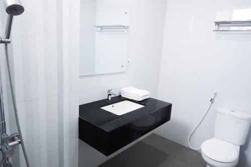 A bathroom at Surokarsan Residence