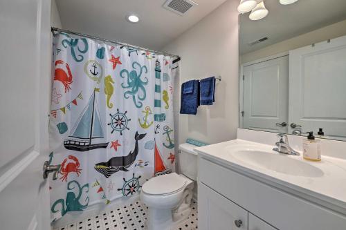 Ένα μπάνιο στο Seaside Heights Beach Condo, Walk to Boardwlk
