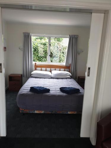 Postel nebo postele na pokoji v ubytování Milton Chalet Motel