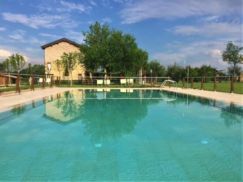 Swimmingpoolen hos eller tæt på Agriturismo La Razza