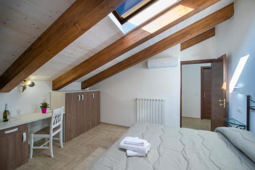 a bedroom with a bed and a kitchen in a attic at Il Ritrovo degli dei in Agerola