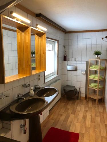A bathroom at Haus Helli