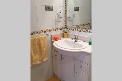A bathroom at maravilloso apartamento en la playa...muy especial