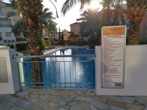 Πισίνα στο ή κοντά στο IRIS VILLAGE, NEAR KINGS AVENUE MALL - By IMH Travel & Tours