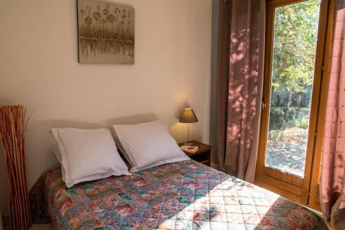 Postel nebo postele na pokoji v ubytování Hôtel Les Persèdes