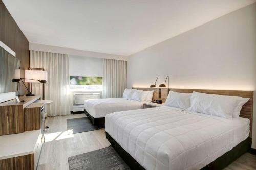 A bed or beds in a room at Wyndham Garden Sacramento Airport Natomas