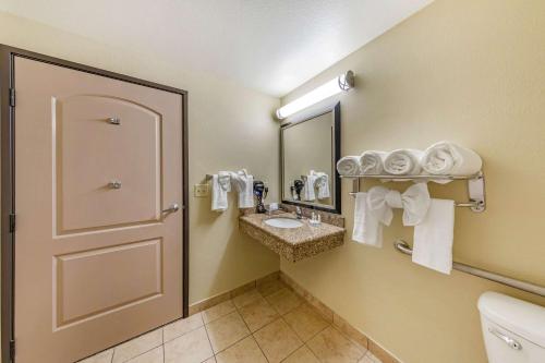 Gallery image of Comfort Inn and Suites Colton/San Bernardino in Colton