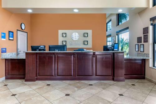 Kuchyň nebo kuchyňský kout v ubytování Comfort Inn & Suites