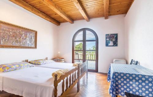 two beds in a room with a window at Vila Grosa in Sveti Juraj