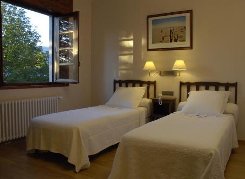 Postel nebo postele na pokoji v ubytování Hotel Celisol Cerdagne