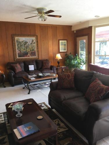 Brookside Mountain Mist Inn – Photos 3