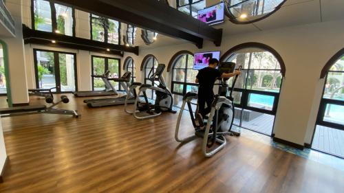 Fitness centrum a/nebo fitness zařízení v ubytování La Casita pool access condo HuaHin