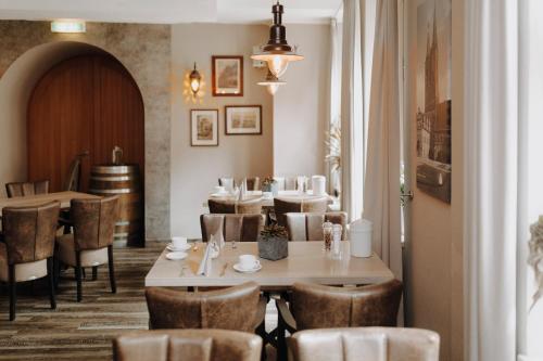 Restoran atau tempat lain untuk makan di Hotel Schwarzer Adler Stendal