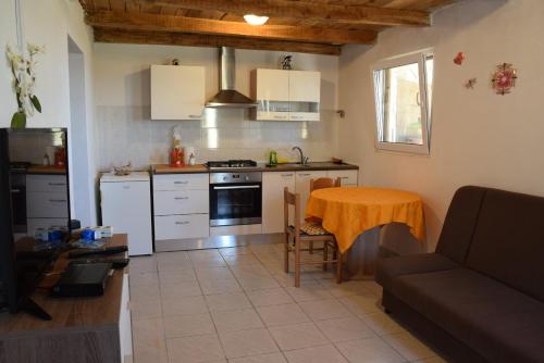 Kuchyňa alebo kuchynka v ubytovaní Holiday Home Babič
