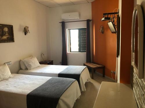 Uma cama ou camas num quarto em Apartamentos Atalaia