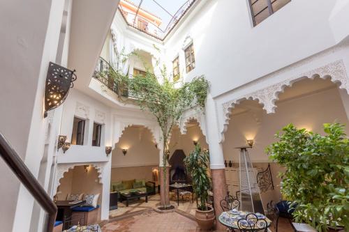 A restaurant or other place to eat at Riad Hart Essoura