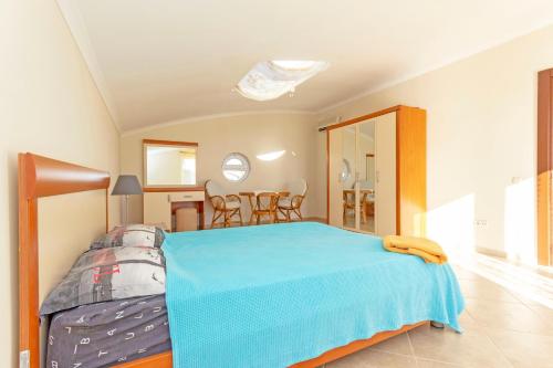 En eller flere senge i et værelse på Paradise Town Villa Royal 100 MBPS free wifi