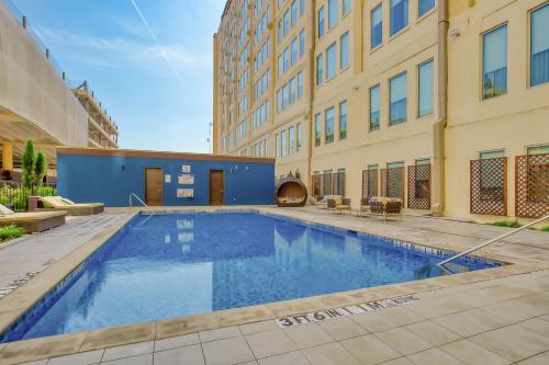 a swimming pool in the courtyard of a building at Luxury Downtown Dallas Stay by Amyfinehouse in Dallas