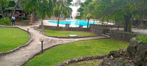 Kolam renang di atau dekat dengan Kaskazi Beach Resort