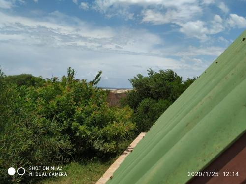 una vista desde el techo de una casa en Cabaña AAA, en Xuí