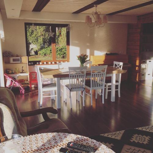 a dining room with a table and chairs at Käänu puhkemaja in Rakvere