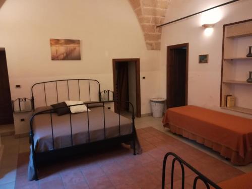 Katil atau katil-katil dalam bilik di Masseria Caracci