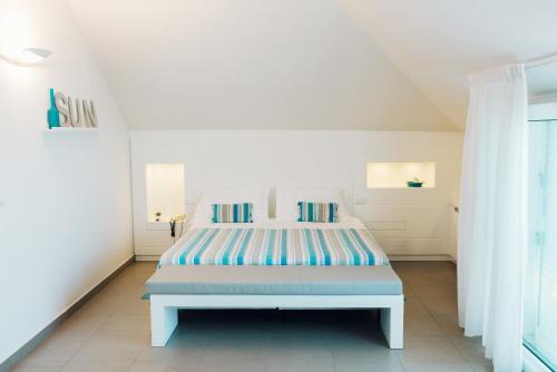 Un pat sau paturi într-o cameră la Albergo Punta de l'Est