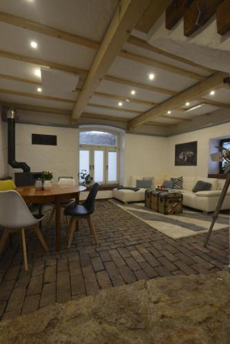 Χώρος καθιστικού στο Eifel Kate, relaxen mit Sauna und Whirlpool