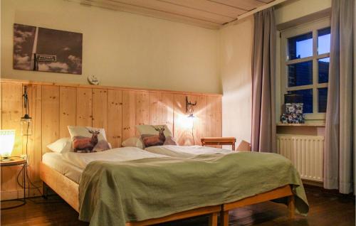 Postel nebo postele na pokoji v ubytování Pet Friendly Home In Simpelveld With Outdoor Swimming Pool