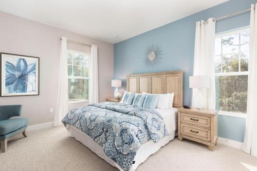 a bedroom with a bed and a blue wall at 5min Disney Wonderful Villa, BBQ, SMV102 in Orlando